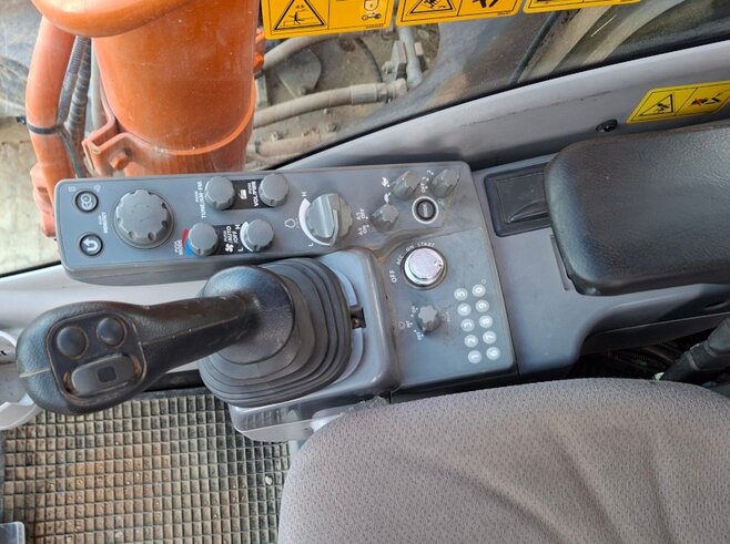 Hitachi ZX300LCN-6