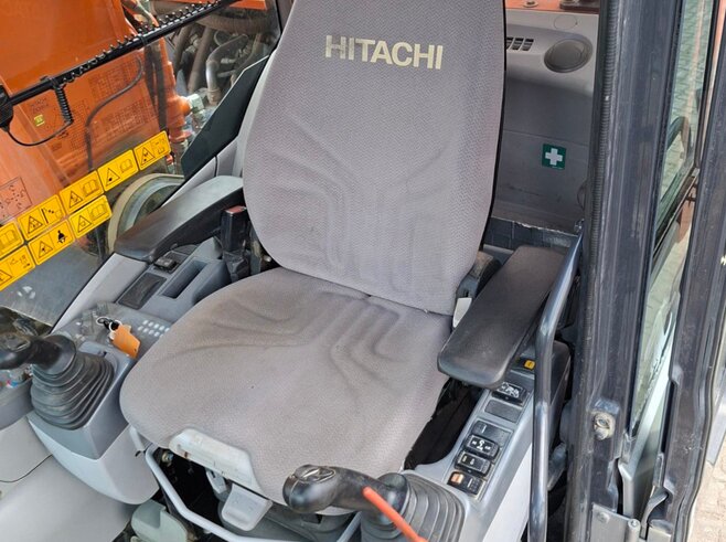 Hitachi ZX300LCN-6