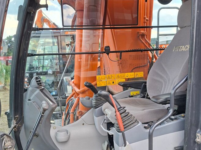 Hitachi ZX300LCN-6