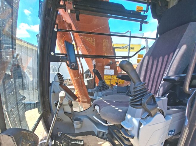 Hitachi ZX135US-7