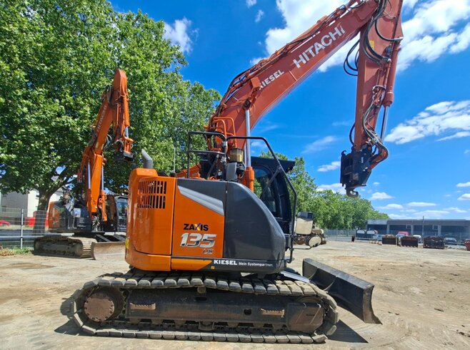 Hitachi ZX135US-7