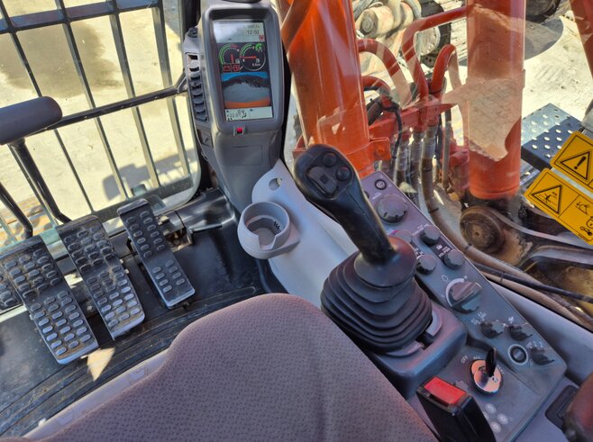 Hitachi ZX300LCN-6