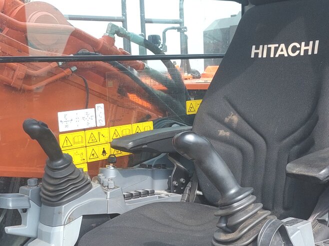 Hitachi ZX350LCN-7 + Demarec DXS-60