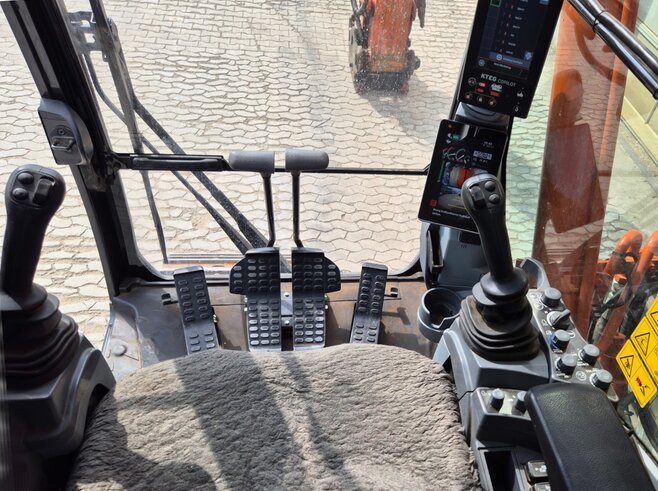 Hitachi ZX250LCN-7
