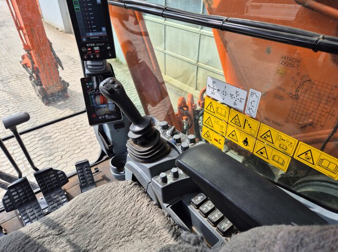 Hitachi ZX250LCN-7