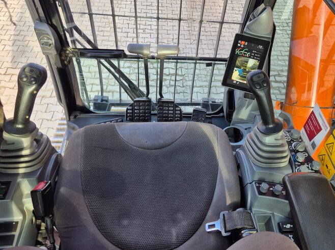 Hitachi ZX490LCH-7