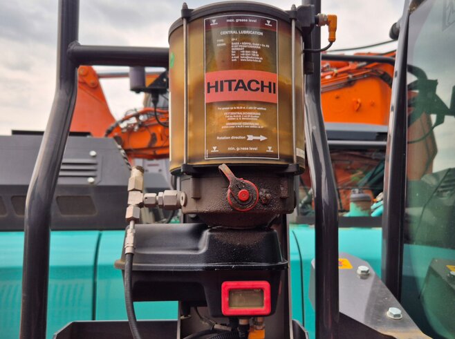 Hitachi ZX210LC-6