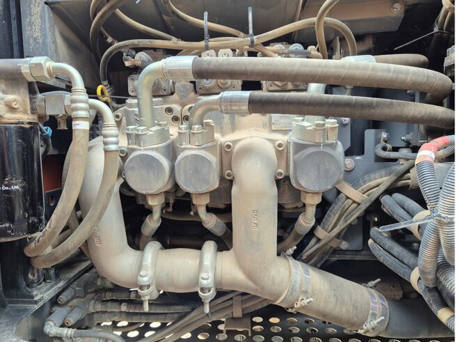 Hitachi ZX210LC-6