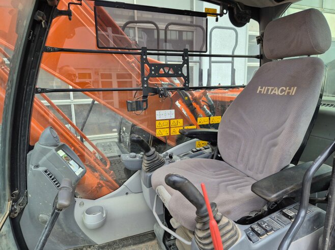 Hitachi ZX210LC-6