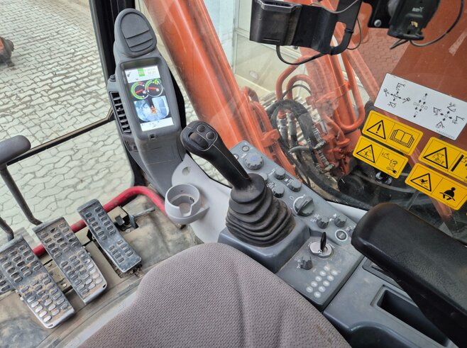 Hitachi ZX210LC-6