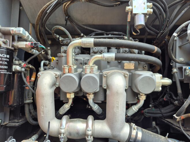 Hitachi ZX350LCN-7 + Demarec DXS-60