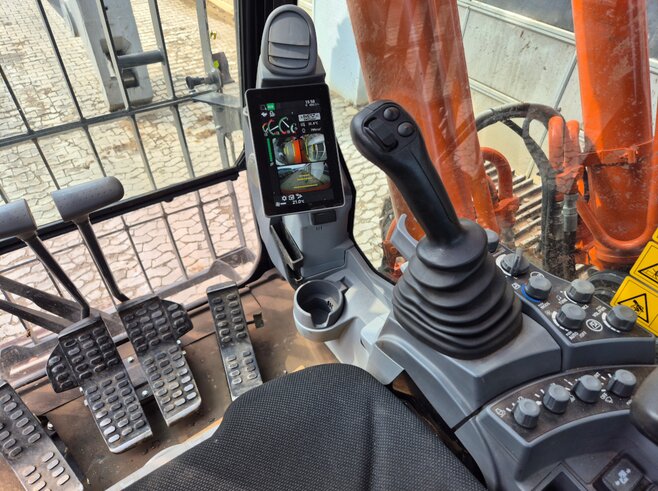 Hitachi ZX350LCN-7 + Demarec DXS-60