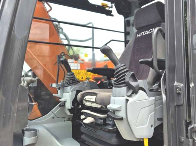 Hitachi ZX135US-7