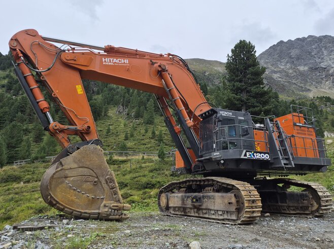 Hitachi EX1200-7