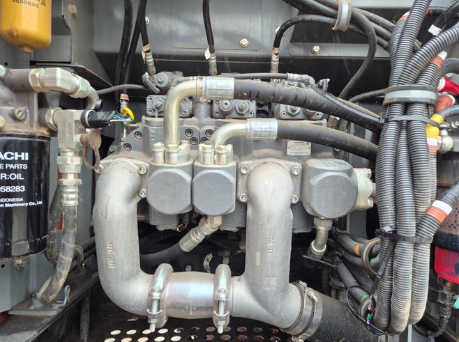 Hitachi ZX210LC-7