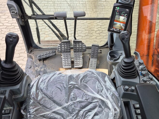Hitachi ZX210LC-7