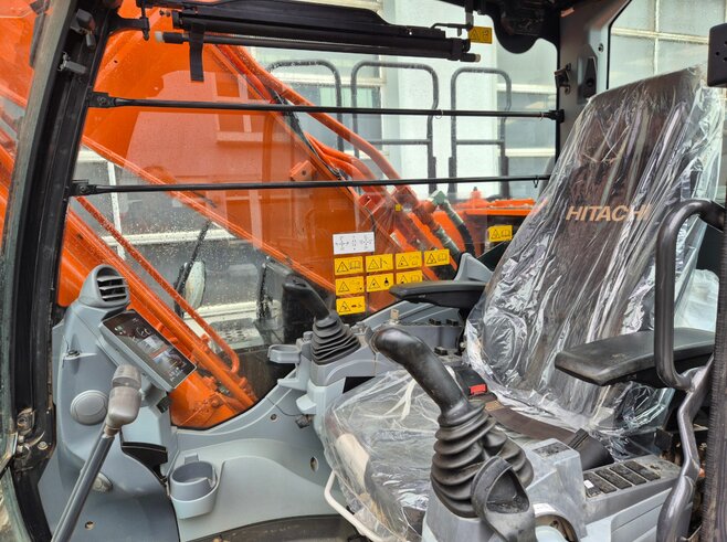 Hitachi ZX210LC-7