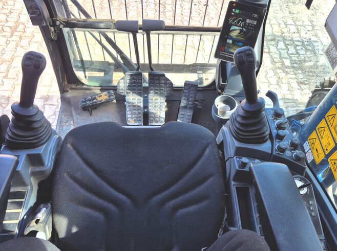 Hitachi ZX350LCN-7