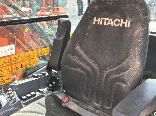 Hitachi ZX210LC-7