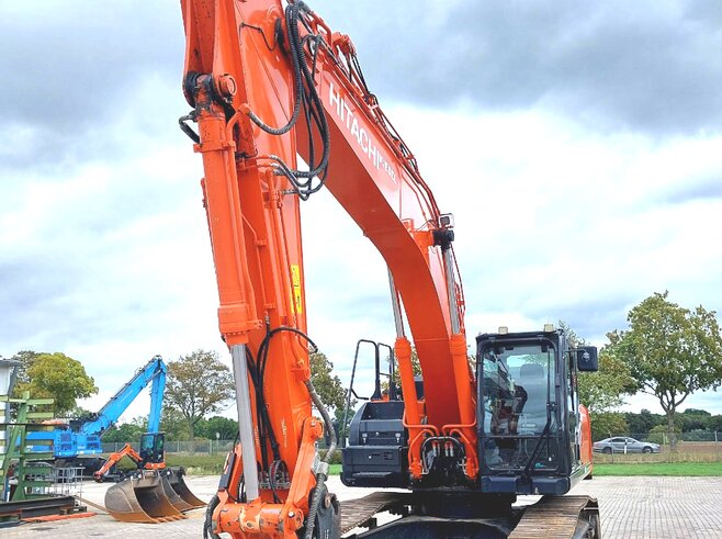 Hitachi ZX300LCN-7