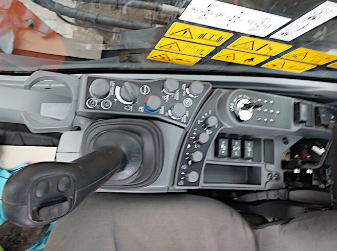 Hitachi ZX300LCN-7