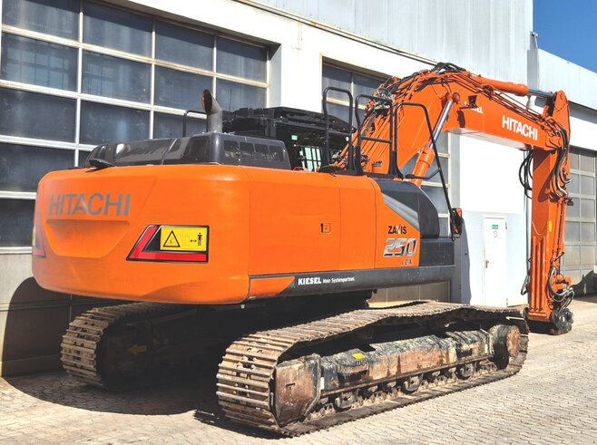Hitachi ZX250LCN-7