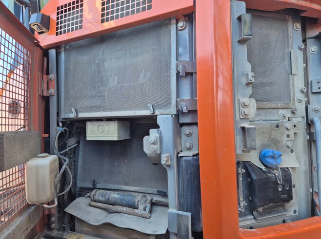 Hitachi ZX225USLC-6