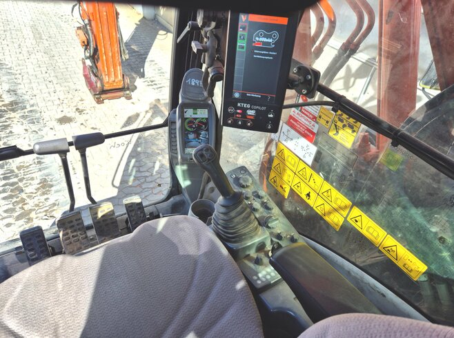 Hitachi ZX225USLC-6