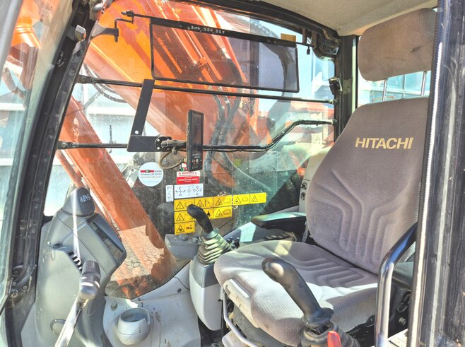 Hitachi ZX225USLC-6