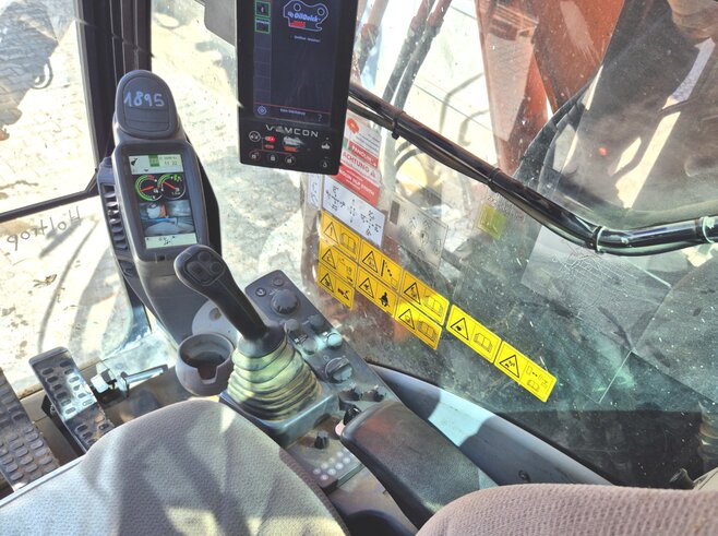 Hitachi ZX225USLC-6