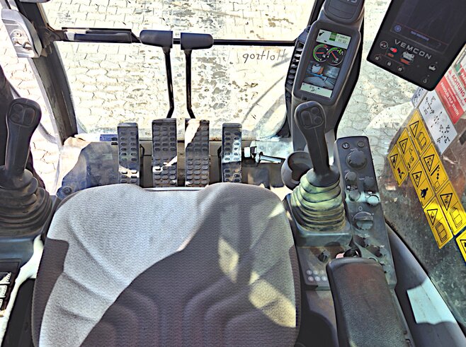 Hitachi ZX225USLC-6