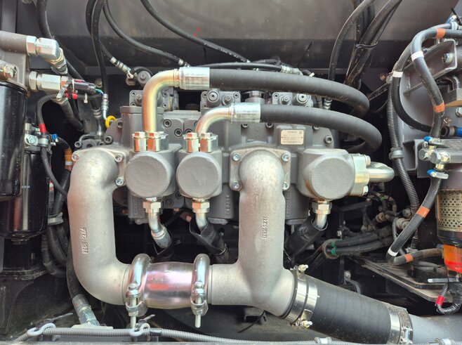 Hitachi ZX300LCN-7