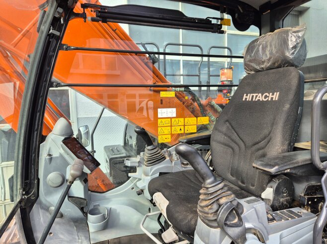 Hitachi ZX300LCN-7