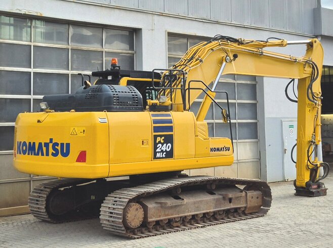 Komatsu PC240NLC-11