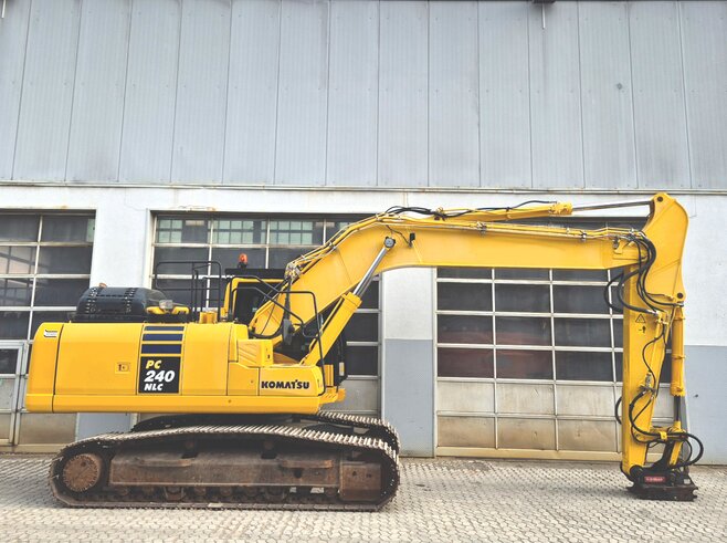 Komatsu PC240NLC-11