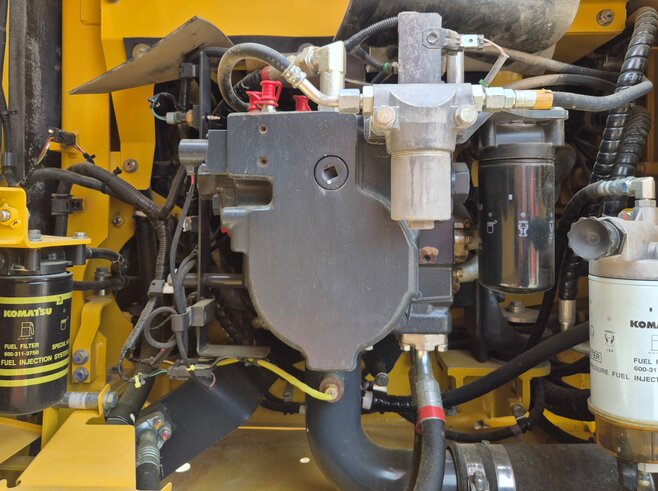 Komatsu PC240NLC-11