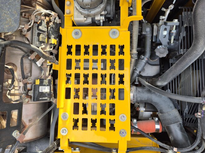 Komatsu PC240NLC-11
