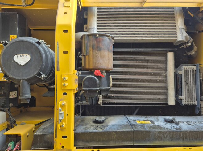 Komatsu PC240NLC-11