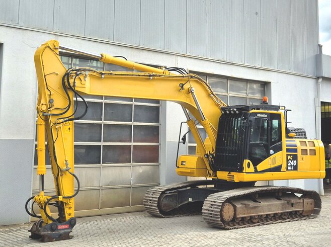 Komatsu PC240NLC-11