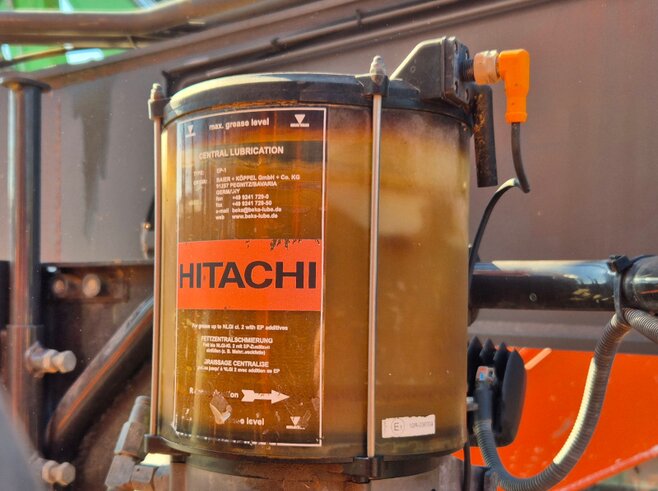 Hitachi ZX225USLC-6