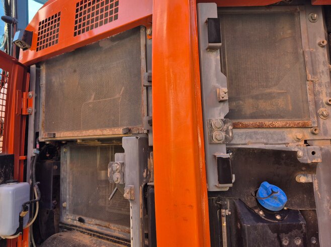 Hitachi ZX225USLC-6