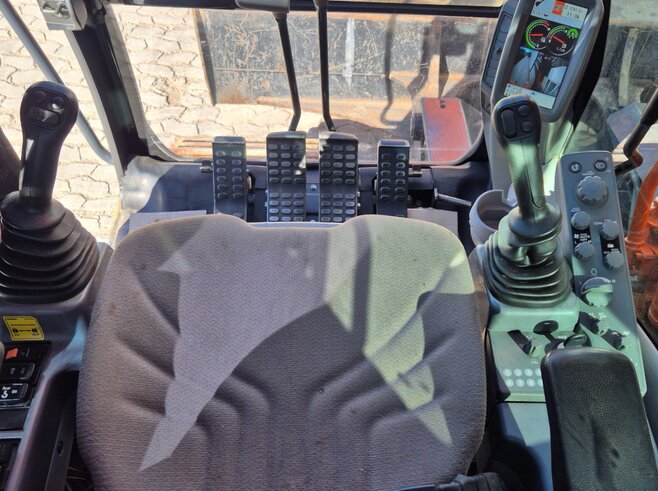 Hitachi ZX225USLC-6