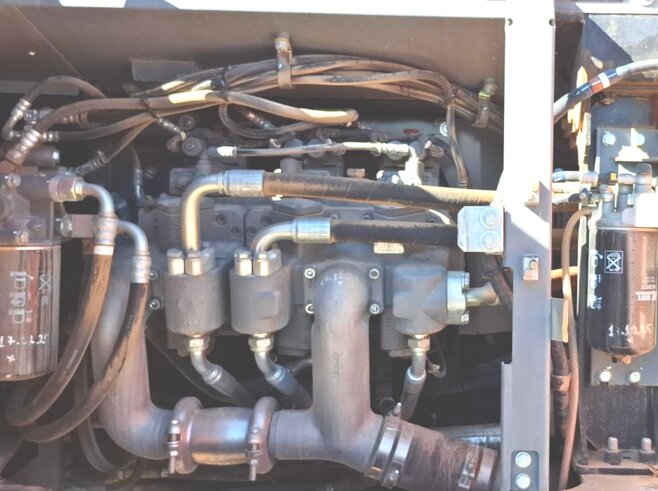 Hitachi ZX300LCN-6