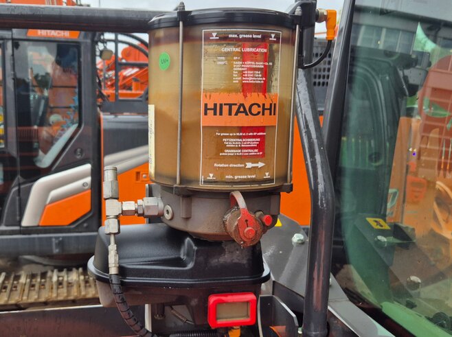 Hitachi ZX300LCN-6