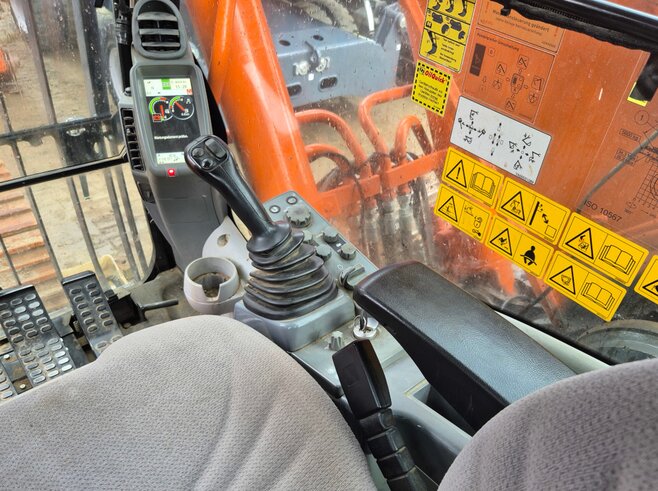 Hitachi ZX300LCN-6