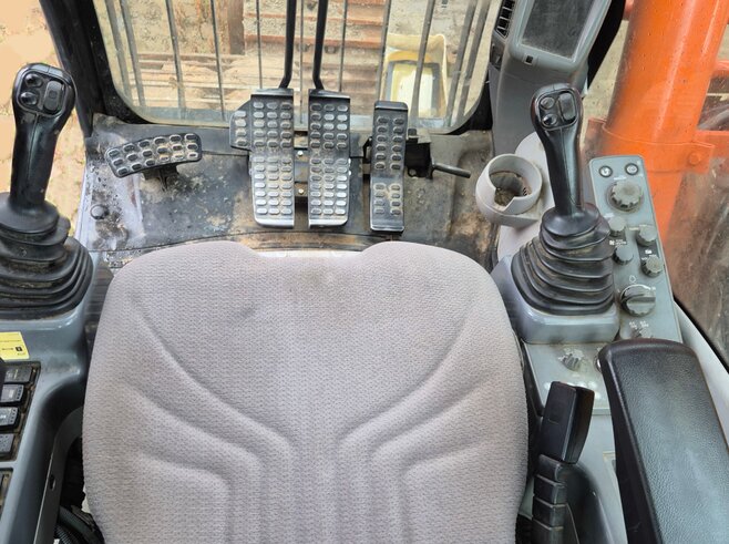 Hitachi ZX300LCN-6