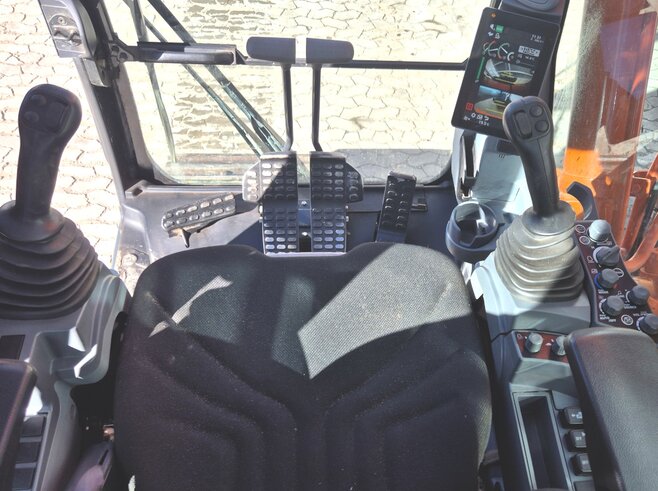 Hitachi ZX250LCN-7