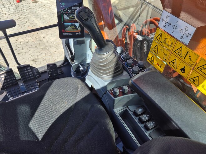 Hitachi ZX250LCN-7