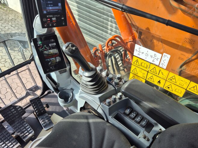 Hitachi ZX250LCN-7