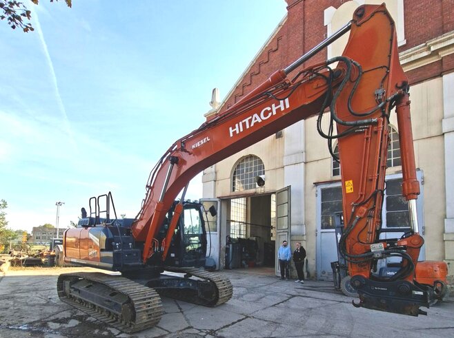 Hitachi ZX210LC-7